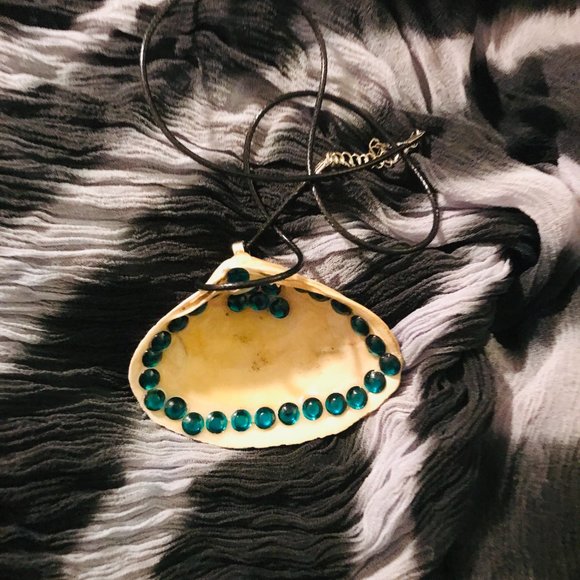 Seashell Vintage Rare UNique Rhinestone One of a Kind Handmade Seashell Necklace - Picture 4 of 16